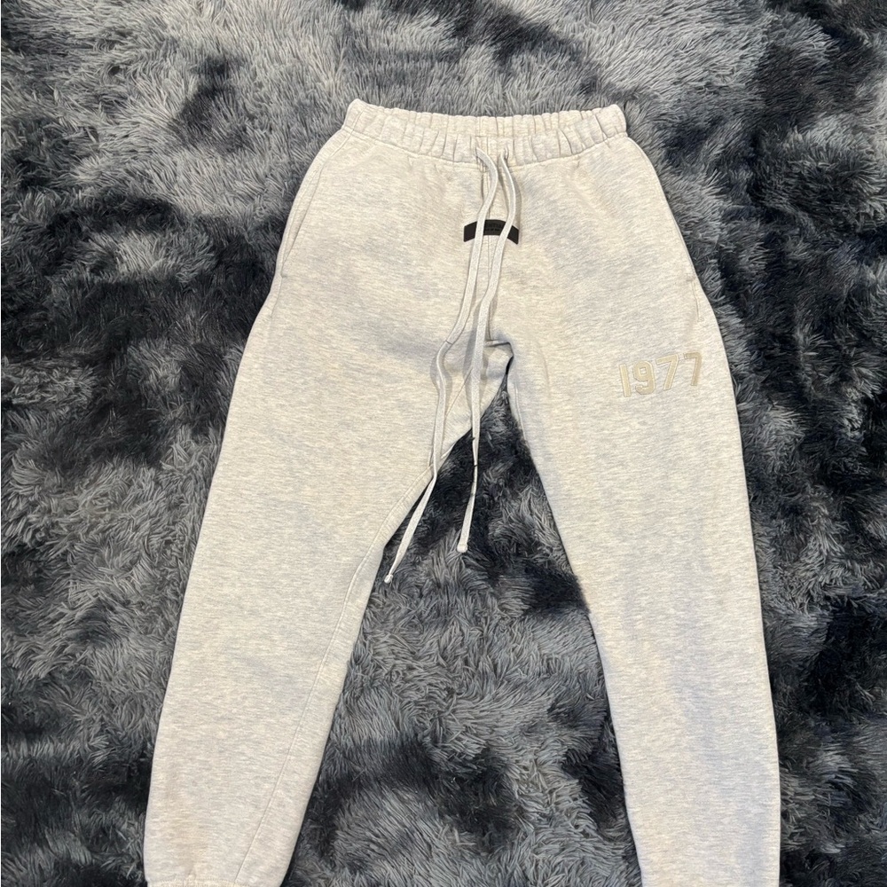 Essentials Gray Sweatpants with Tapered Leg and Elastic Waistband (xxs)